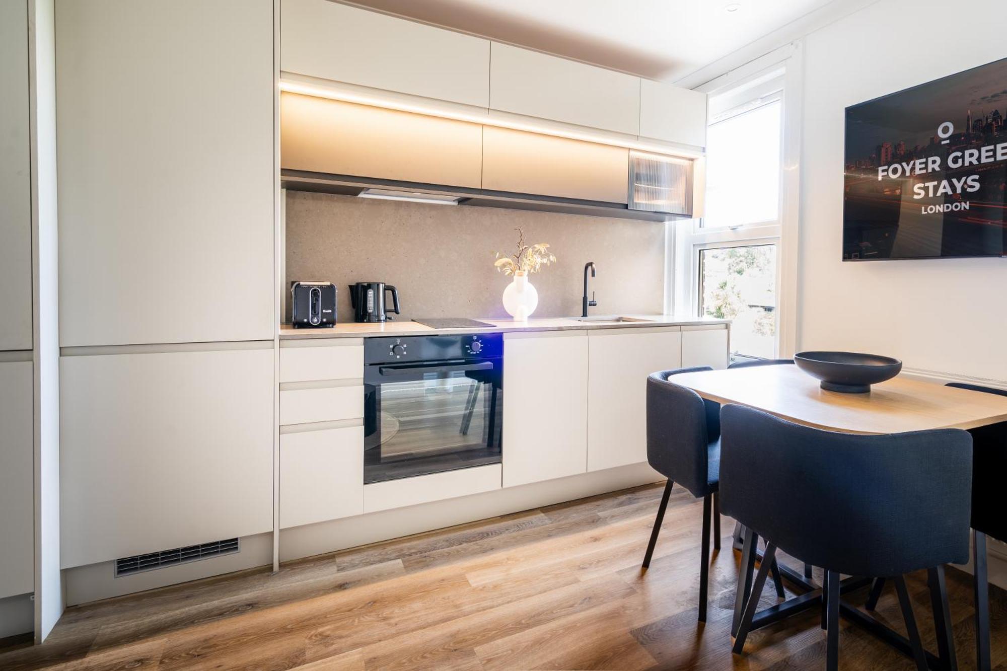 Newly Designed, 2Br Apt, 5Min From Northwood London Tube Station, Nato Hq, Ideal For Wembley, Warner Studio, Contractors Exterior foto